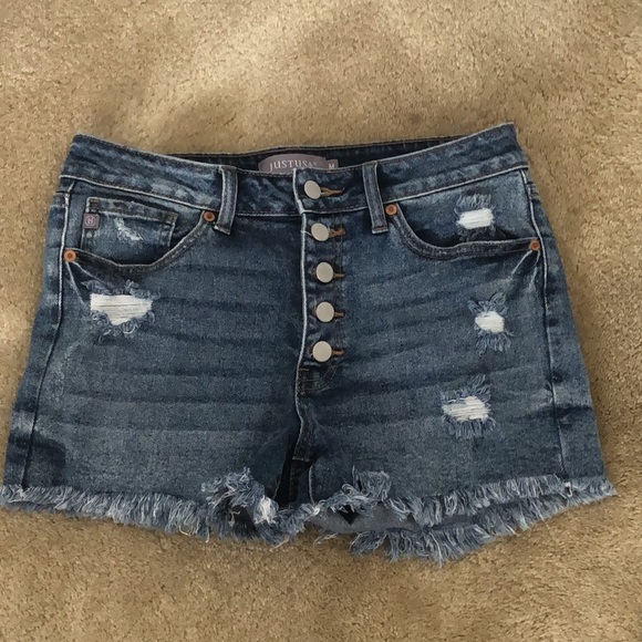 🎉HP!🎉 NWOT! Just USA Evelyn wash denim distressed frayed hem button fly shorts - Picture 7 of 16